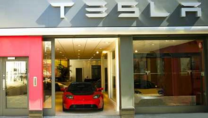 Tesla: aperto a Londra il primo punto vendita