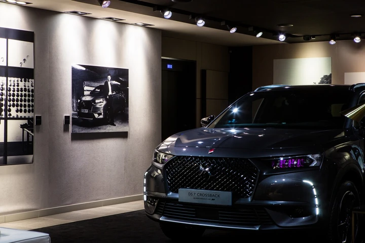 DS 7 Crossback: una mostra tutta per lei