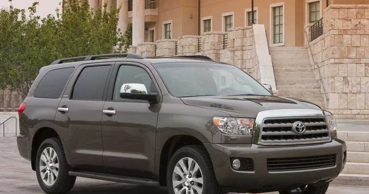 Toyota Sequoia Model Year 2011: 4x4... per 8