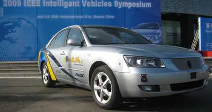 Presentata in Cina l’auto intelligente BRAiVE dell’Università di Parma