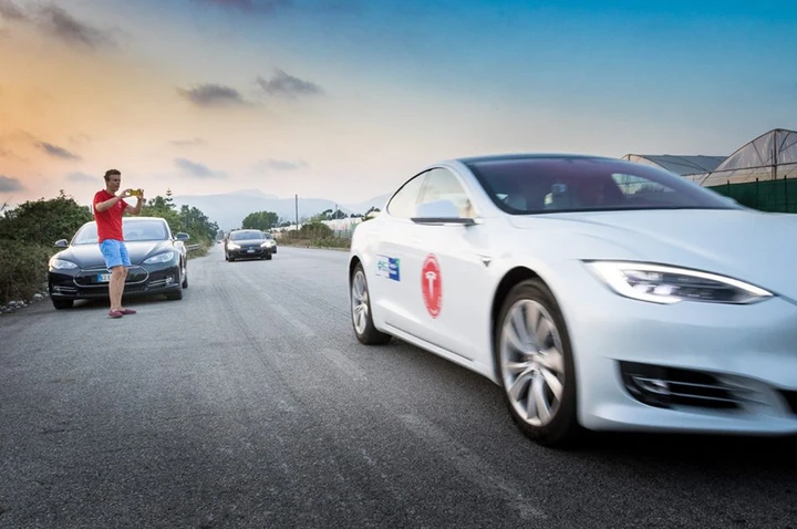 Tesla Model S: record di autonomia raggiunto in Italia