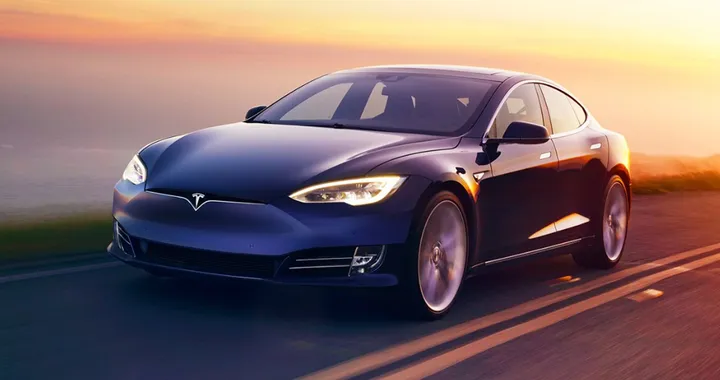 Tesla Model S 100D, prezzo in Italia da 115.600 euro