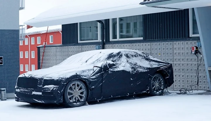 Bentley Flying Spur PHEV: le foto spia della variante ibrida plug-in