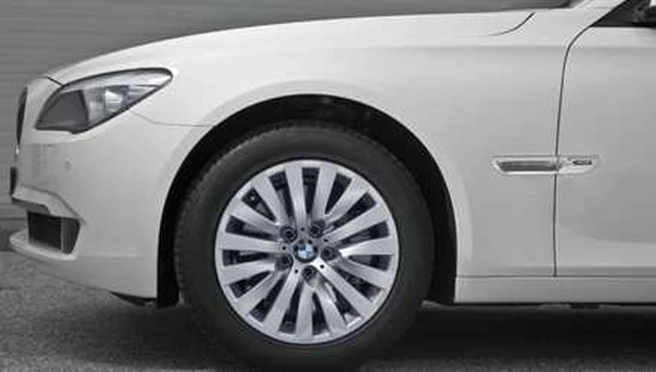 La BMW Serie 7 diventa 4x4