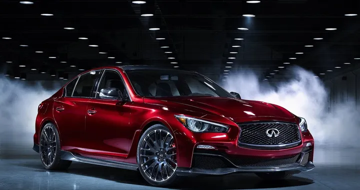 Infiniti Q50 Eau Rouge: il debutto in pista a Goodwood