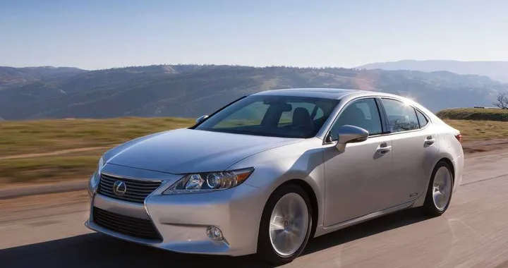 Lexus ES 300h e ES 350 al Salone di New York