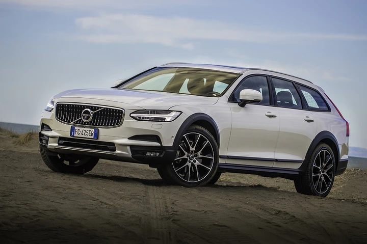 Volvo V90 Cross Country: la prova su strada