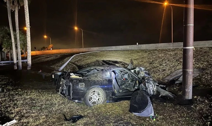Inseguimento a tutta velocità con Toyota Supra, finisce col botto