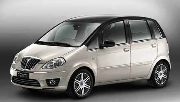 Lancia, a Parigi Musa e Ypsilon le più chic