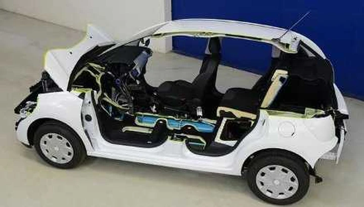 Peugeot 208 e Citroen C3 ad aria compressa a Ginevra 2013