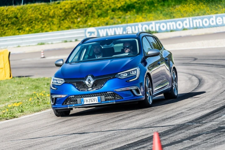 Renault: in pista con la gamma sportiva
