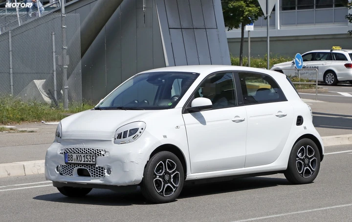 Smart Forfour EQ restyling: le foto spia