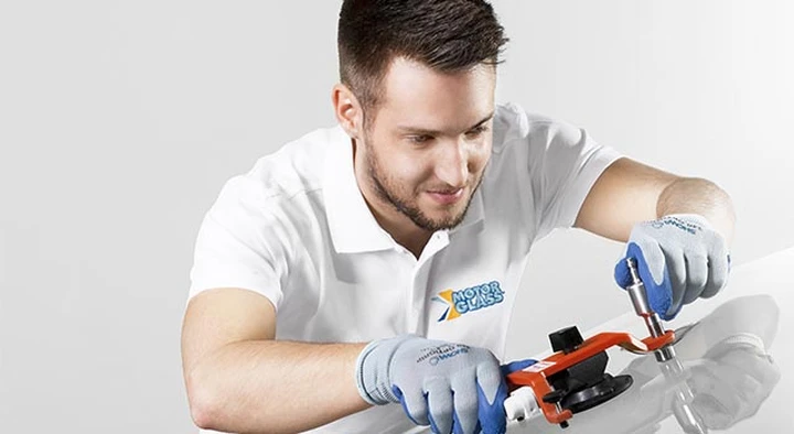 Motorglass: riparazione o sostituzione dei vetri