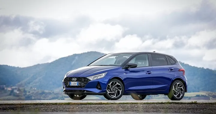 Hyundai i20: dotazioni, prezzi, versione ibrida