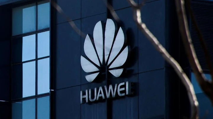Huawei rivoluziona le batterie: autonomia di 3.000 km e ricarica in 5 minuti