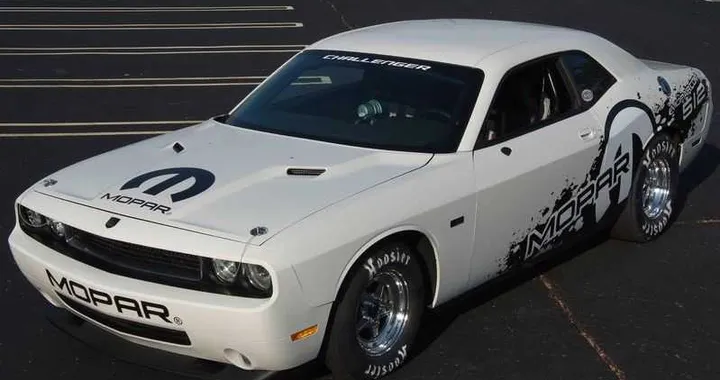 Dodge Challenger Drag Pak: batte il cuore della Viper
