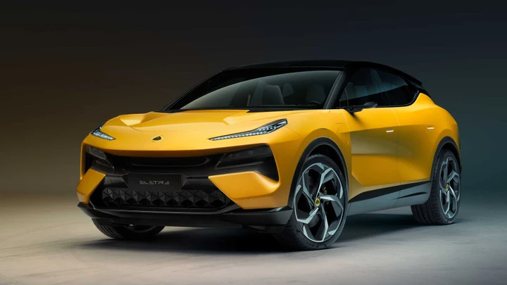 Lotus Eletre: rivoluzione elettrica a ruote alte