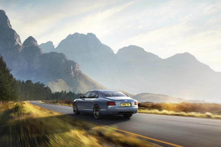 Bentley Flying Spur W12 S: immagini ufficiali