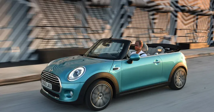 Nuova Mini Cabrio 2016: le immagini ufficiali