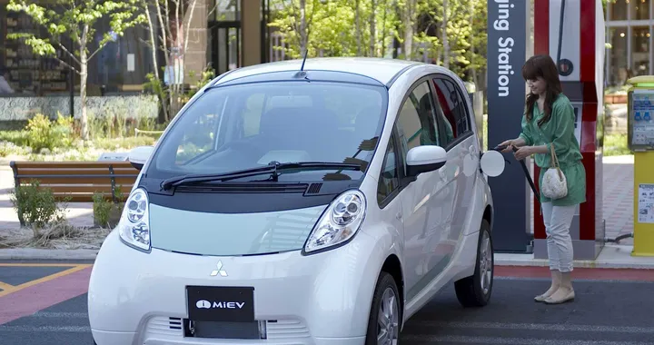 Mitsubishi i-MiEV: sarà un'auto low cost?
