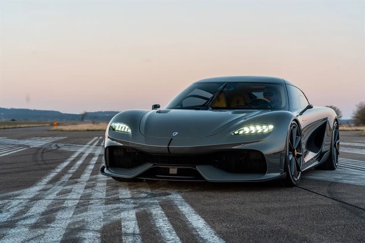 Koenigsegg Gemera: immagini ufficiali in pista