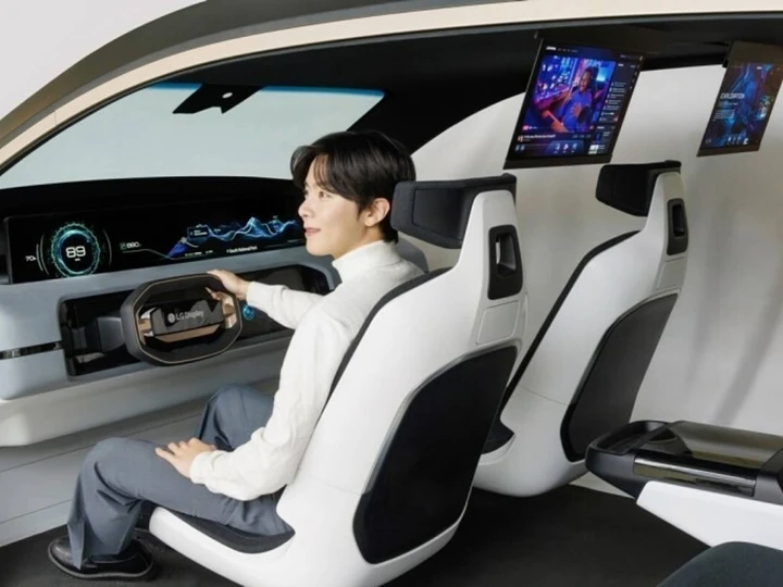 LG lancia un nuovo display per il passeggero invisibile per il guidatore