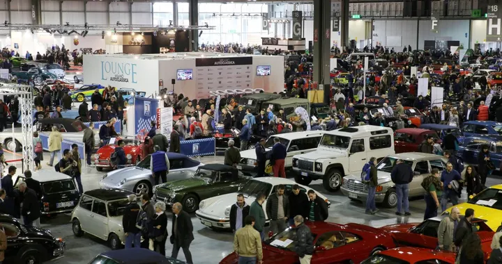 AutoClassica, le auto del passato protagoniste a Milano