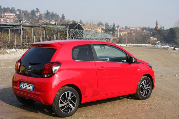 Peugeot 108 Allure, prova su strada