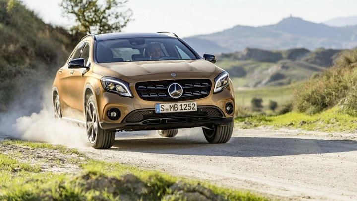 Mercedes GLA 2017: nuove immagini ufficiali