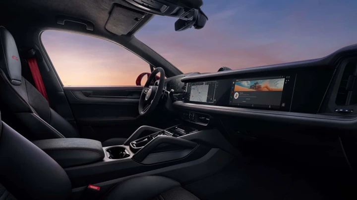 Porsche Cayenne GTS 2024 interni