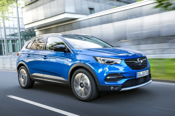 Opel Grandland X: debuttano un nuovo diesel e l'allestimento Ultimate