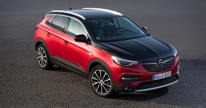 Opel Grandland X Hybrid4: il SUV ibrido è pronto al debutto