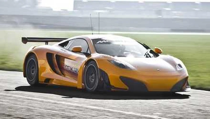 La McLaren MP4-12C GT3 in pista a Silverstone