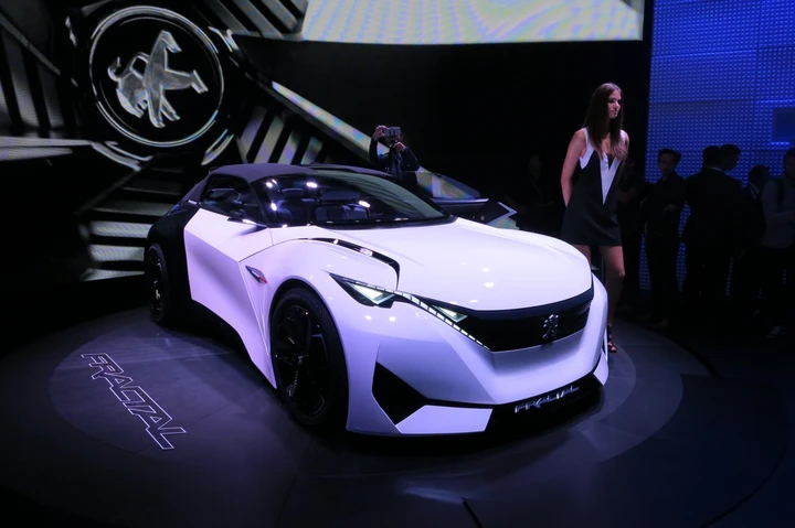 Salone di Francoforte 2015, debutta la Peugeot Fractal