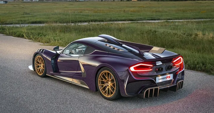 Debutta la Hennessey Venom F5-M: 2.031 CV, cambio manuale e solo 12 esemplari