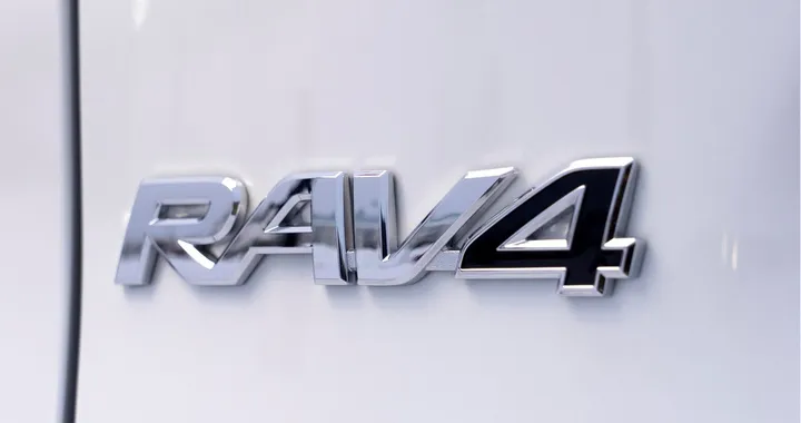 Tutte le novità su RAV4, il Model Year 2023 di Toyota