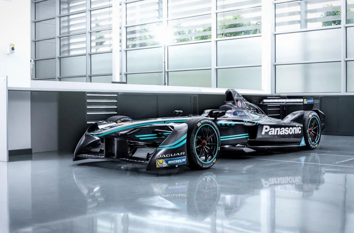 Formula E: svelata la monoposto elettrica Jaguar
