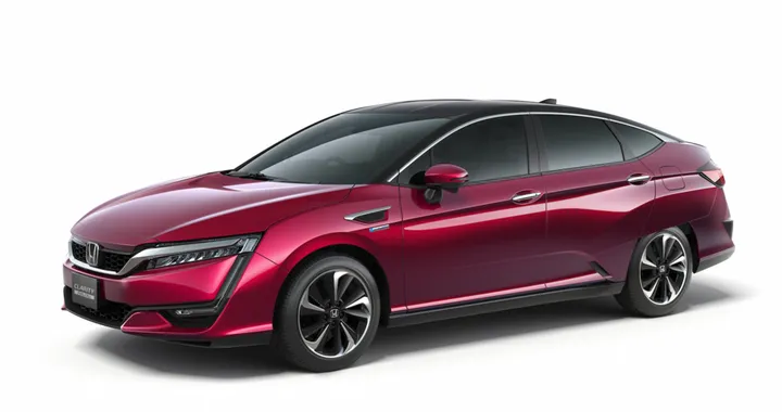 Honda Clarity Fuel Cell: al Salone di Tokyo la berlina a idrogeno