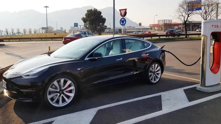 Gli italiani acquistano le auto elettriche? Ecco alcuni dati!