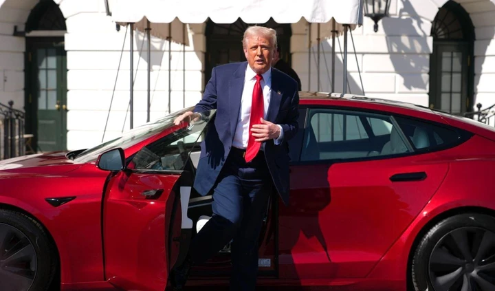 Trump spinge Tesla dopo il crollo in Borsa: coincidenza o strategia?