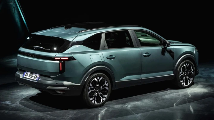 Dacia Striker debutta in Europa: la nuova crossover arriva sotto i 25.000 euro