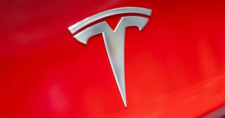 Tesla precipita in Europa, grave calo di vendite per il colosso americano