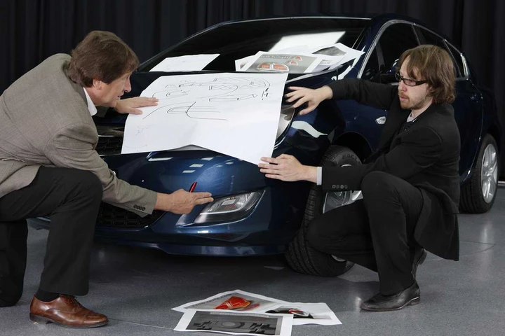 I primi teaser della nuova Opel Astra