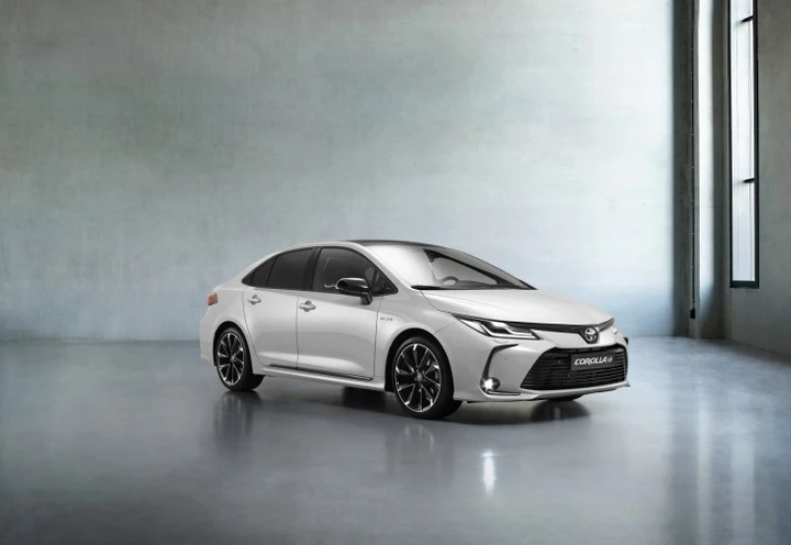 Toyota Corolla GR Sport berlina: immagini ufficiali