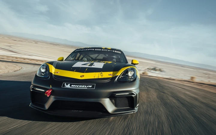 Nuova Porsche 718 Cayman GT4 Clubsport: nata per la pista