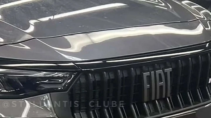 Fiat Fastback 2026: svelate le prime immagini del restyling ispirato a Maserati