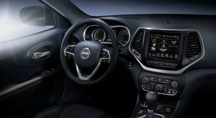 Fiat-Chrysler: richiamo per 1,4 milioni di veicoli con Uconnect