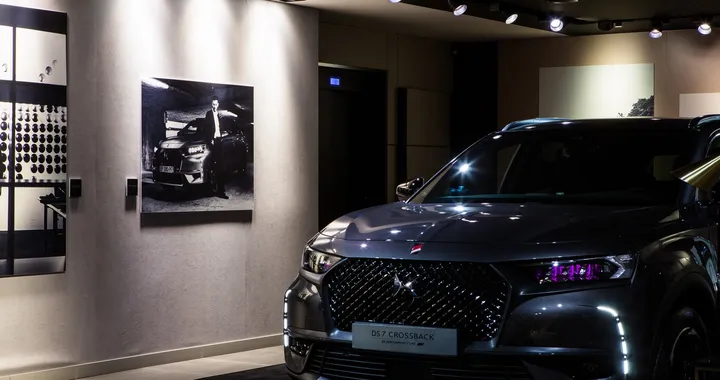 DS 7 Crossback: una mostra tutta per lei
