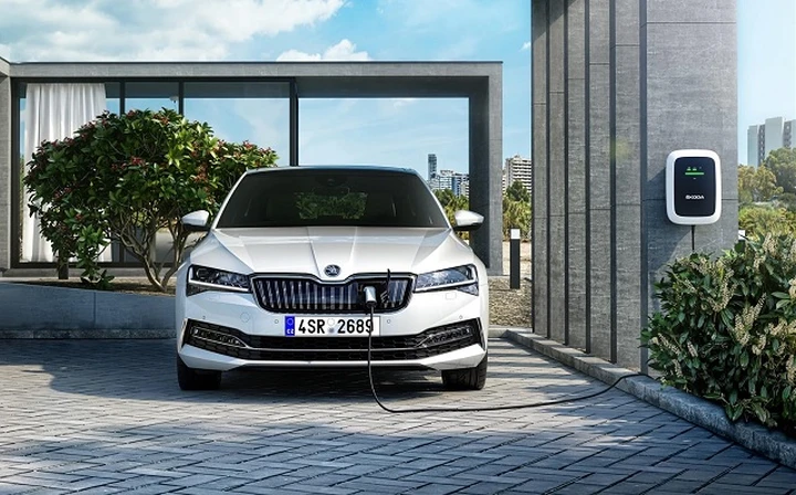 Skoda Superb iV: la novità ibrida plug-in sarà al Salone di Torino Parco Valentino