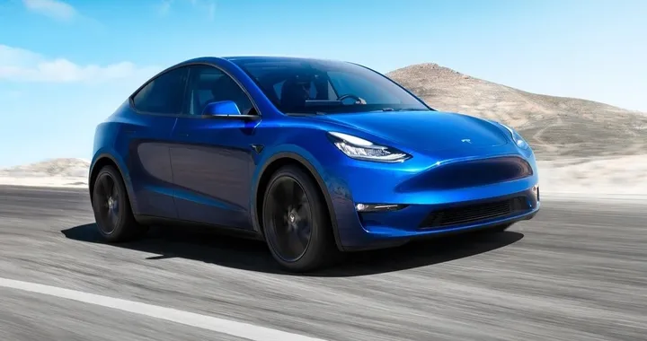 Tesla Model Y sfida le acque di piena: il VIDEO che sta facendo discutere